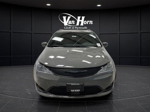 Used 2020 Chrysler Pacifica Limited w/ Advanced Safetytec Group image 12