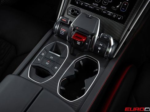 Used 2024 Lamborghini Urus Performante AWD/4WD image 40