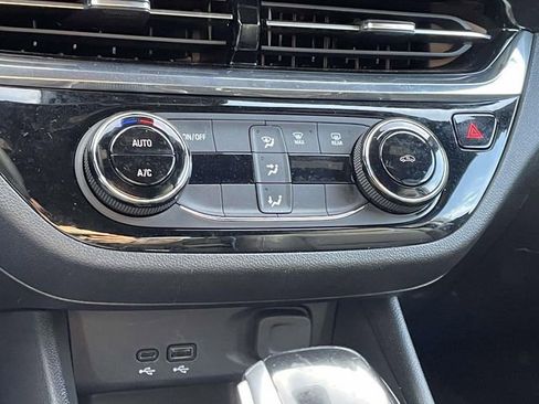 Used 2025 Buick Envista Sport Touring image 19