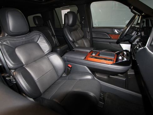 Used 2024 Lincoln Navigator Reserve image 25