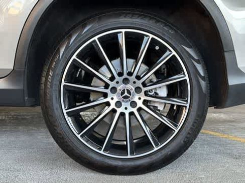 Used 2022 Mercedes-Benz GLC 300 image 11