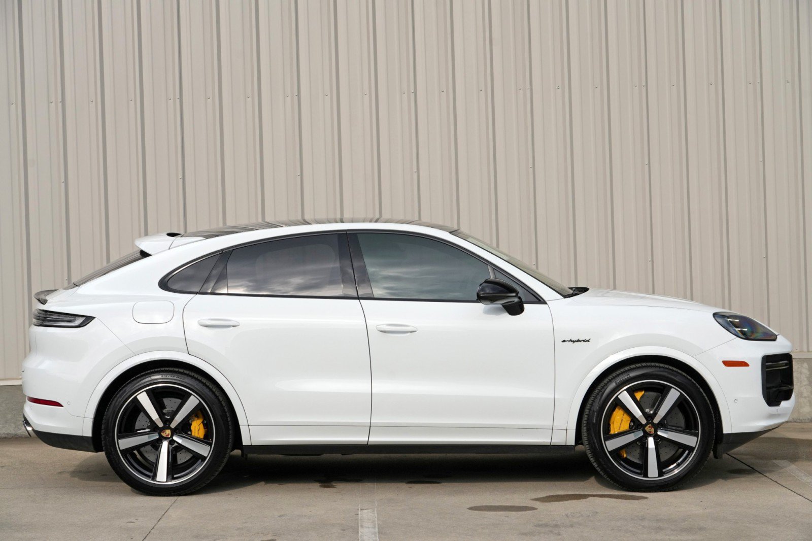 Used 2024 Porsche Cayenne Turbo AWD/4WD image 61