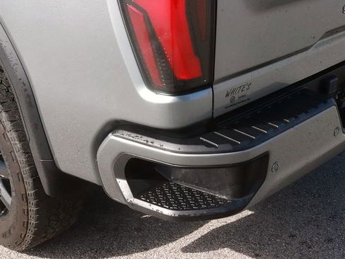 Used 2024 GMC Sierra 2500 AT4 w/ AT4 Premium Plus Package image 9