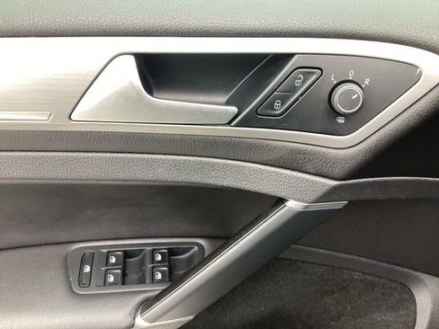 Used 2016 Volkswagen Golf SE w/ Lighting Package image 17