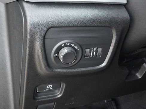 Used 2025 Jeep Grand Cherokee L Laredo RWD image 24