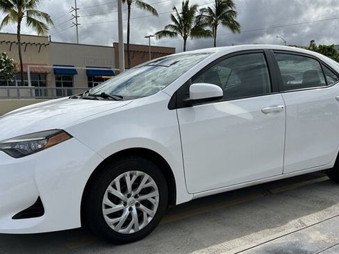 Used 2017 Toyota Corolla LE FWD image 1