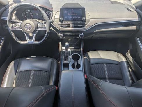 Used 2024 Nissan Altima 2.5 SR FWD image 14