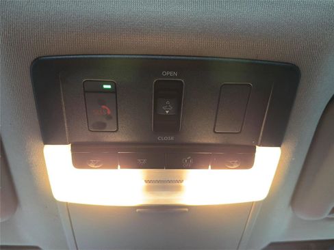 Used 2024 Nissan Sentra SR w/ SR Premium Package image 22