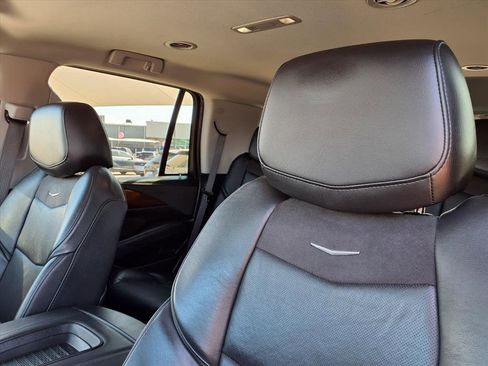 Used 2020 Cadillac Escalade 2WD image 16