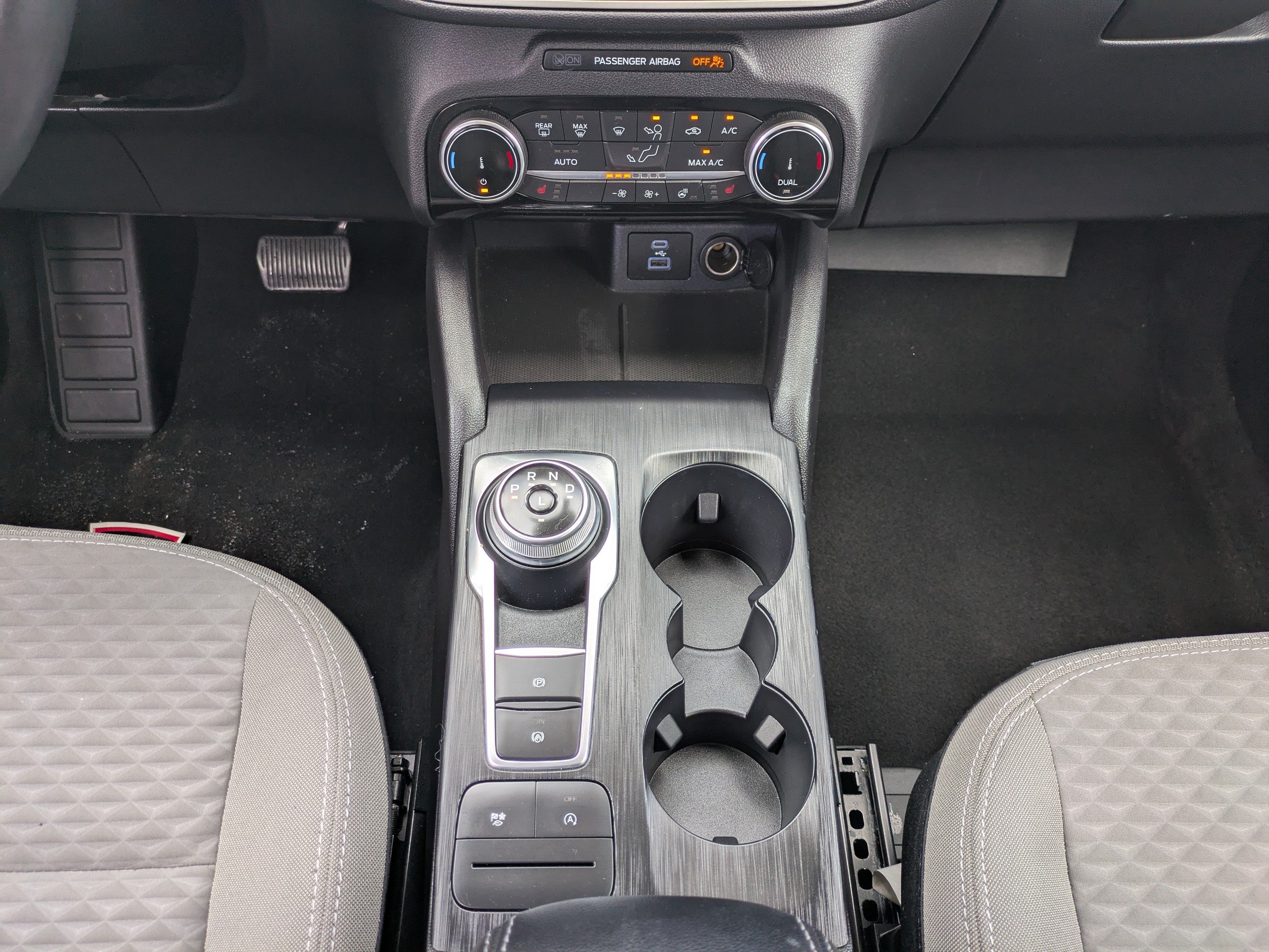 Used 2022 Ford Escape SE w/ SE Sport Appearance Package FWD image 17