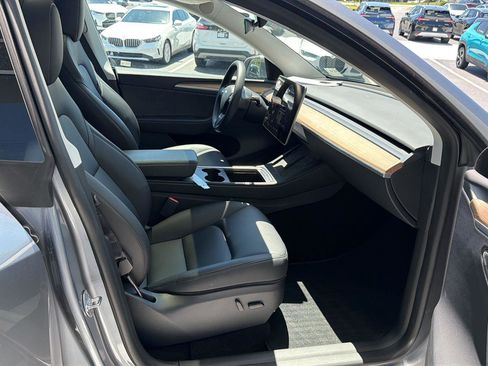 Used 2024 Tesla Model Y Long Range RWD image 13