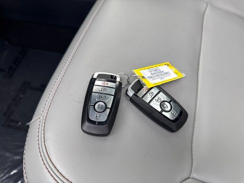 Used 2025 Ford Expedition Active RWD image 26