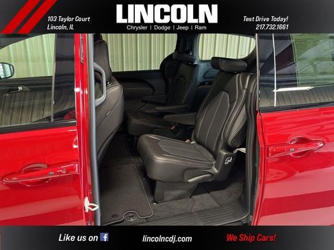 New 2026 Chrysler Pacifica Select image 13