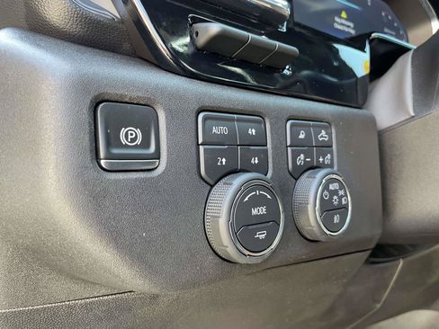 Used 2025 Chevrolet Silverado 1500 High Country w/ Midnight Edition AWD/4WD image 18