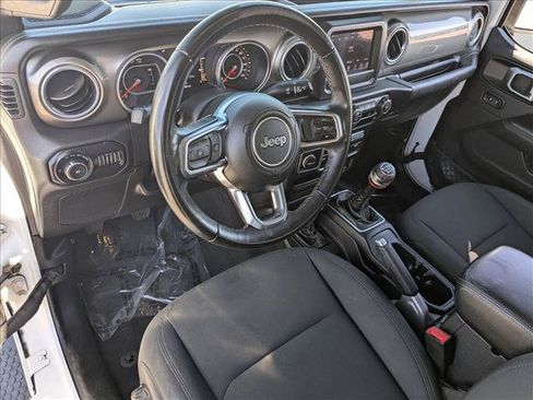 Used 2018 Jeep Wrangler Unlimited Sahara AWD/4WD image 9