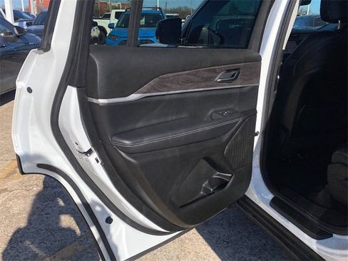 Used 2023 Jeep Grand Cherokee L Limited image 15