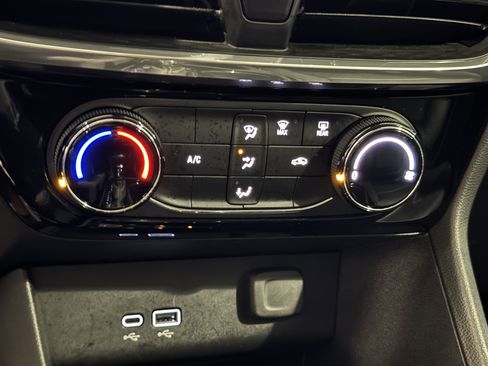 Used 2024 Buick Encore GX Sport Touring image 10