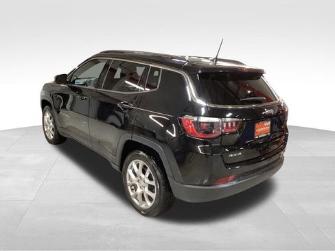 Used 2023 Jeep Compass Latitude AWD/4WD image 6