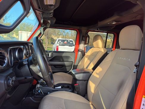 Used 2018 Jeep Wrangler Unlimited Sahara image 9