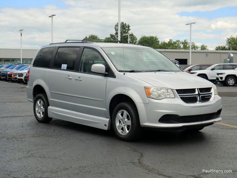 Used 2012 Dodge Grand Caravan SXT image 27