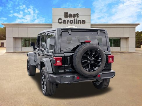 Certified 2025 Jeep Wrangler Unlimited Sahara w/ Safety Group AWD/4WD image 5