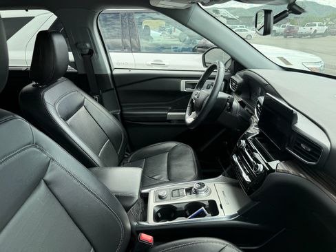 Used 2022 Ford Explorer Limited AWD/4WD image 9