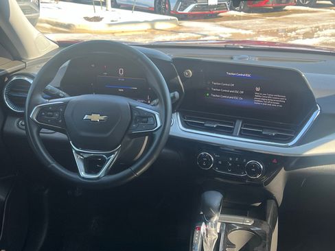 Used 2025 Chevrolet Trax LT w/ Driver Confidence Package image 17