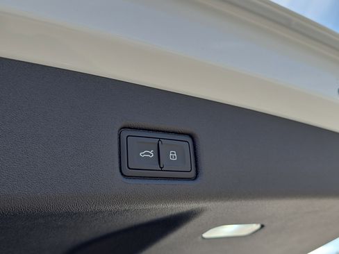 New 2025 Audi Q5 Prestige image 9