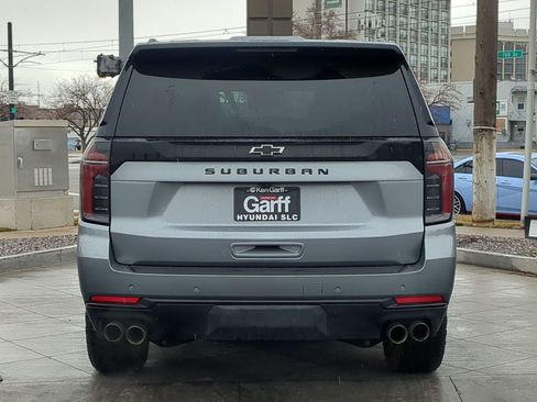Used 2025 Chevrolet Suburban Z71 image 5