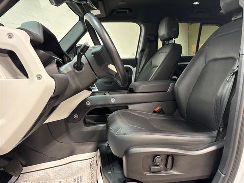 Used 2023 Land Rover Defender 110 SE image 21