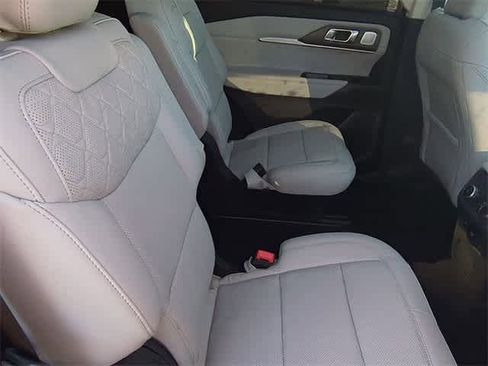 New 2025 Ford Explorer Platinum w/ LUX Leather Package image 21