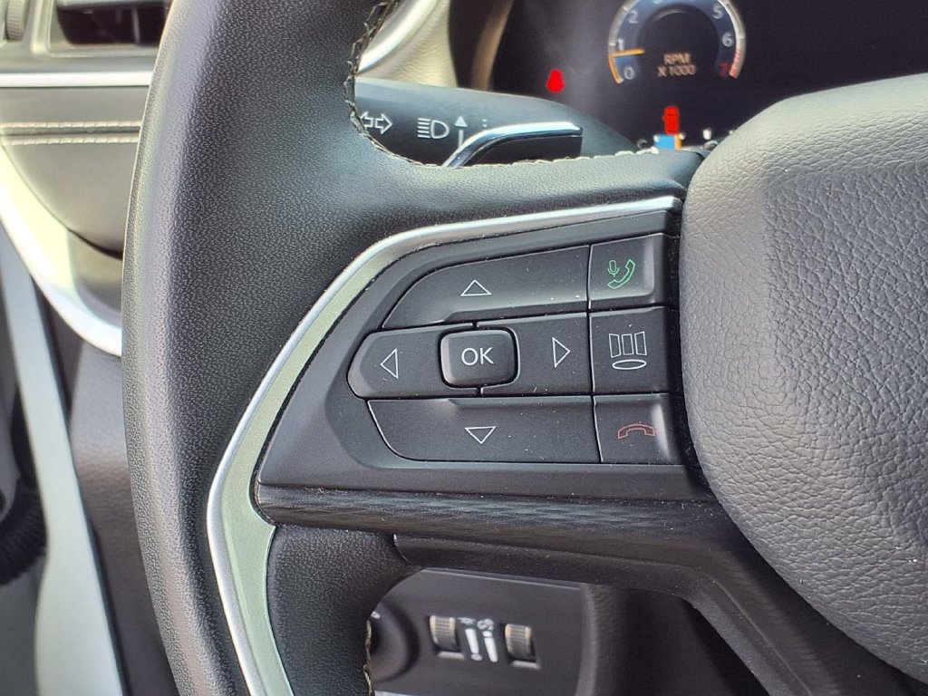 Used 2024 Jeep Grand Cherokee Altitude AWD/4WD image 14