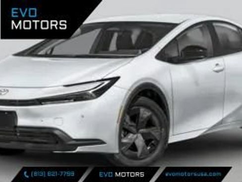 Used 2025 Toyota Prius LE FWD image 1