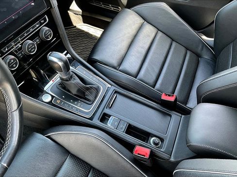 Used 2019 Volkswagen Golf R 4-Door image 18