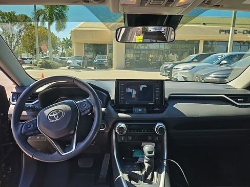 Used 2020 Toyota RAV4 XLE Premium image 16