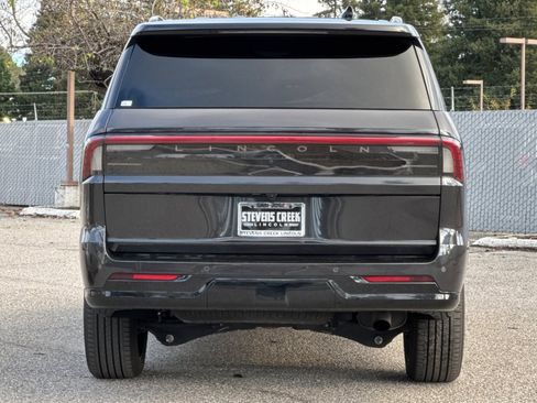 Certified 2025 Lincoln Navigator Black Label image 5