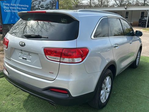 Used 2016 Kia Sorento LX Sport Utility 4D image 8