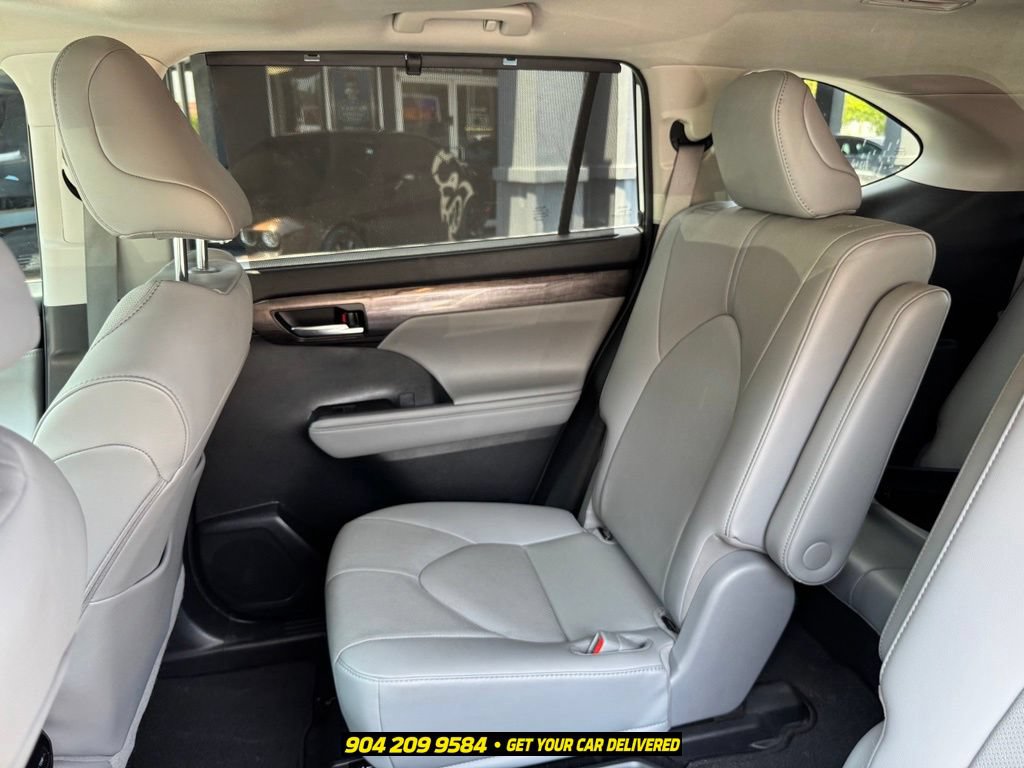 Used 2021 Toyota Highlander Limited FWD image 30