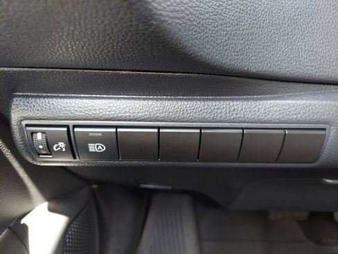 Used 2020 Toyota Corolla LE image 30