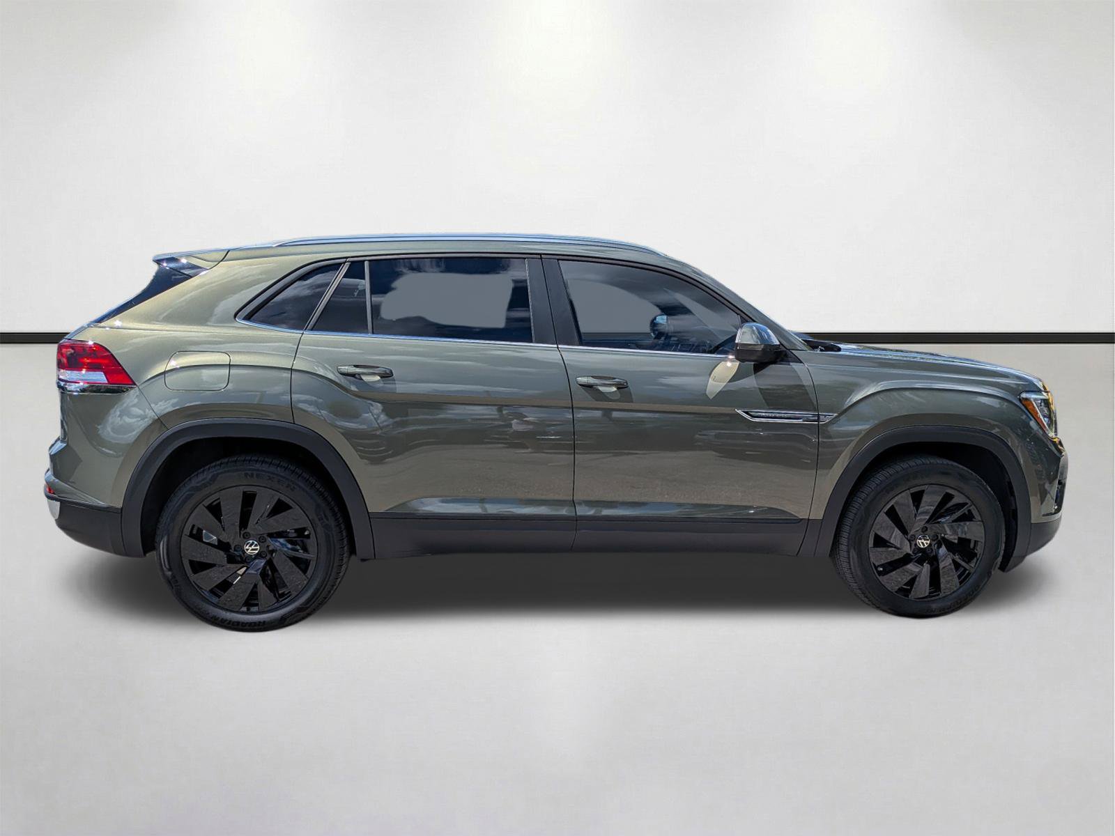 Used 2026 Volkswagen Atlas Cross Sport SE FWD image 3