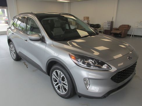 Used 2022 Ford Escape SEL w/ Technology Package image 3