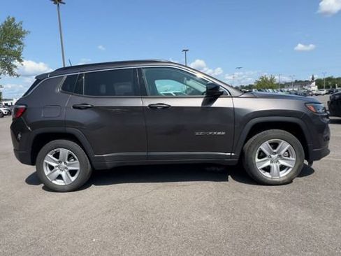 Used 2022 Jeep Compass Latitude w/ Convenience Group AWD/4WD image 9