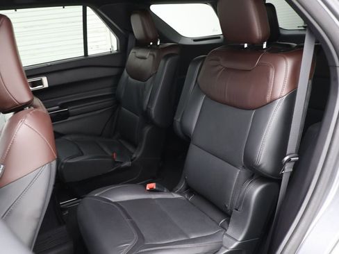 Used 2022 Ford Explorer Platinum w/ Equipment Group 601A image 11