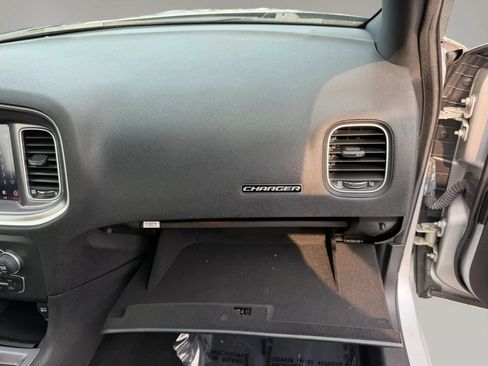 Used 2019 Dodge Charger SXT AWD/4WD image 46