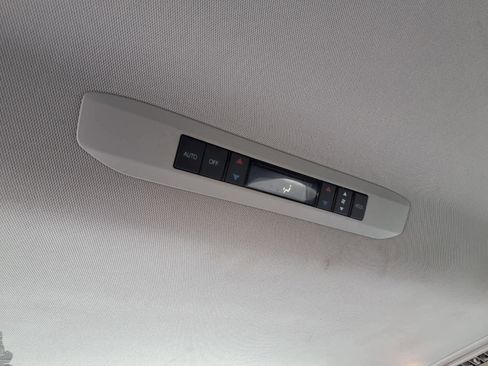 Used 2022 Toyota Sienna XLE FWD image 9