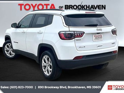 Used 2024 Jeep Compass Latitude image 2