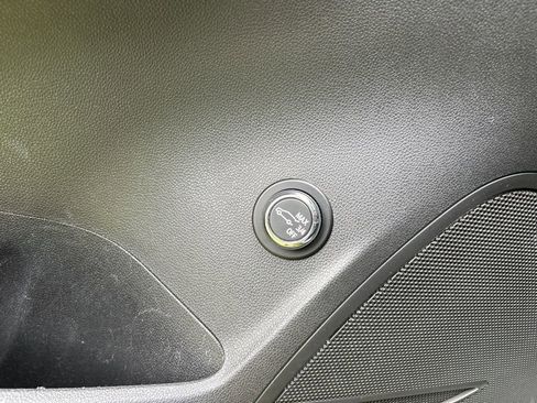 Used 2023 Buick Envision Essence image 13