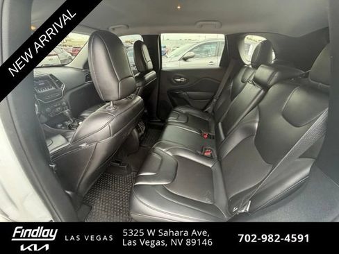 Used 2019 Jeep Cherokee Latitude Plus AWD/4WD image 13