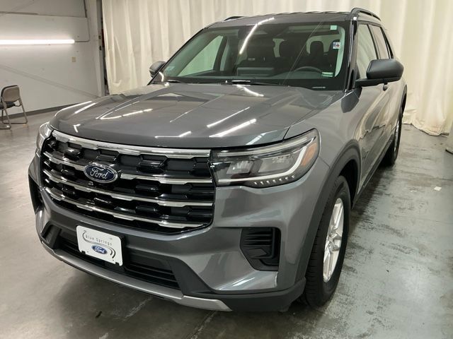 Used 2026 Ford Explorer Active AWD/4WD image 9