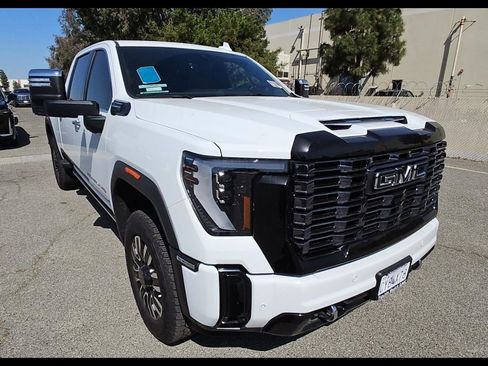 Used 2025 GMC Sierra 2500 Denali Ultimate w/ Max Trailering Package AWD/4WD image 5